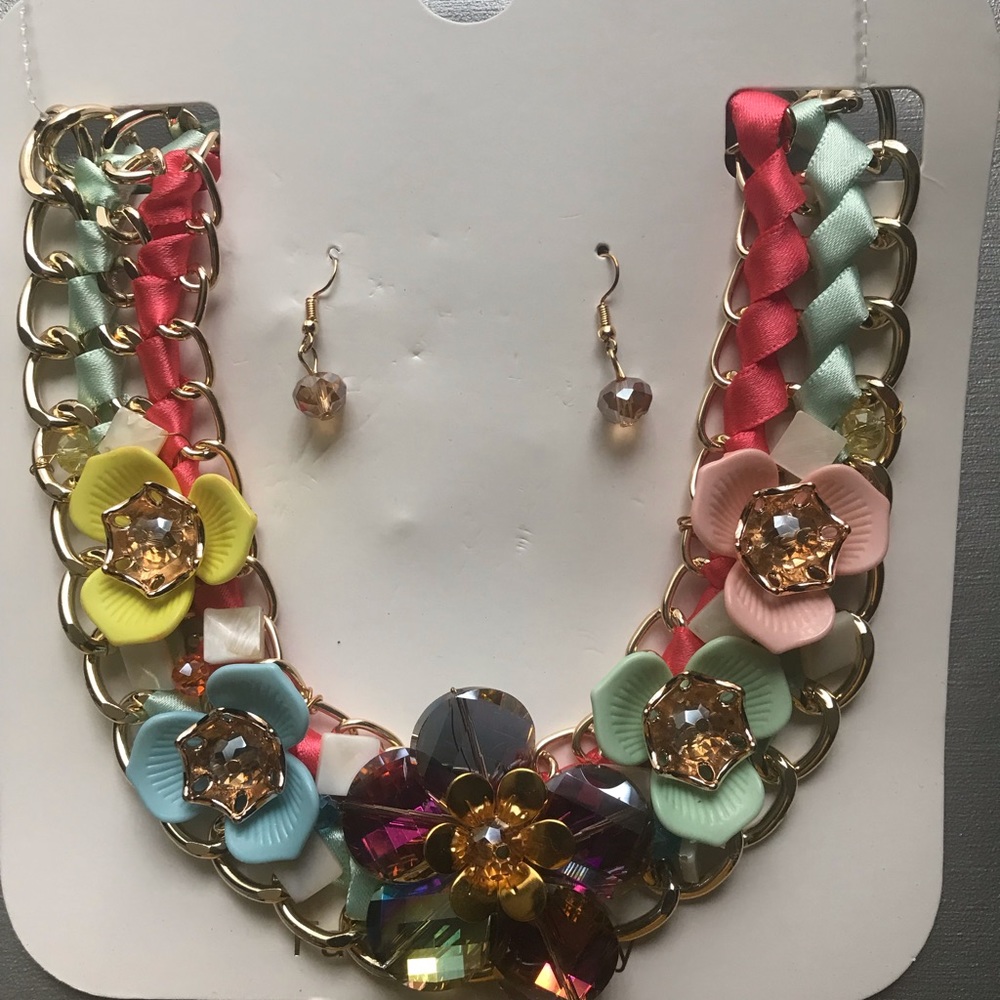 Ribboned and jeweled multi-color necklace!